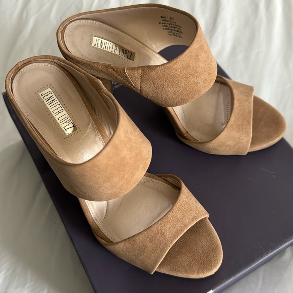 Jennifer Lopez cream Color Heels